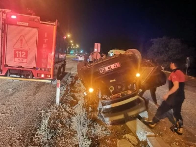 Mardin'de devrilen otomobildeki 3 kişi yaralandı