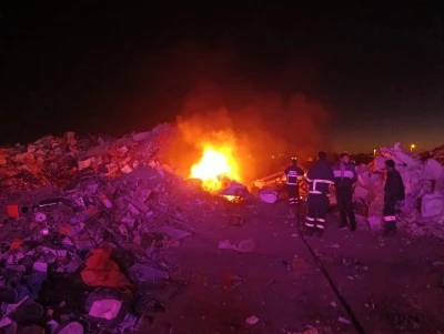 Mardin'de hurdalık alanda çıkan yangın söndürüldü