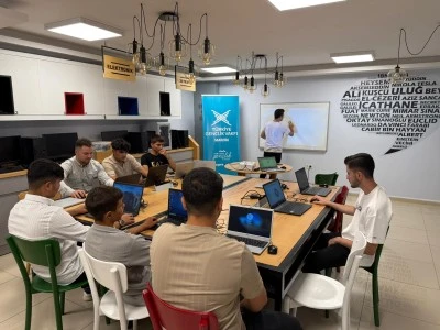 Mardin'de öğrenciler yaz tatilini TÜGVA'nın &quot;İcathane Atölyesi&quot;nde geçirdi