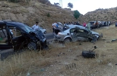 Mardin'de otomobil ile hafif ticari aracın &ccedil;arpıştığı kazada 1 kişi &ouml;ld&uuml;, 7 kişi yaralandı
