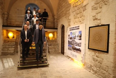 Mardin'de özel eşarp koleksiyonu sergisi açıldı