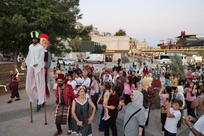 Mardin'de &quot;7. Uluslararası Uçan Halı Çocuk Festivali&quot; başladı