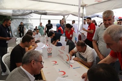 Mardin'de &quot;Birbirimize candan bağlıyız&quot; sloganı ile kan bağışı kampanyası başlatıldı