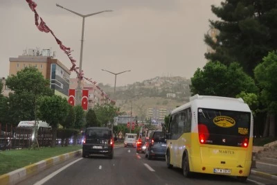 Mardin'de sağanak, fırtına ve toz taşınımı etkili oldu