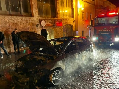 Mardin'de seyir halindeki otomobil yandı