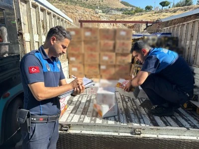 Mardin'de son kullanma tarihi geçmiş 5 bin 370 adet gıda ürünü imha edildi