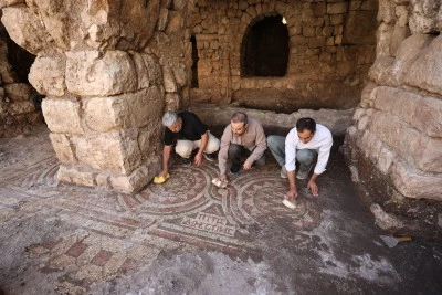 Mardin'de tarihi değirmen temizlenirken yaklaşık 1500 yıllık mozaik bulundu