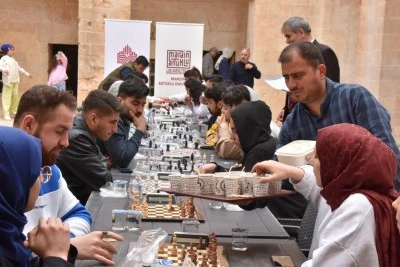 Mardin'de tarihi Kasımiye Medresesi'nde satranç turnuvası başladı