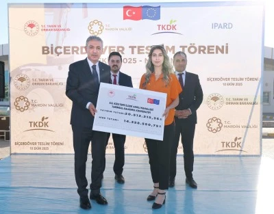 Mardin'de TKDK tarafından 16 kooperatife 30 biçerdöver verildi