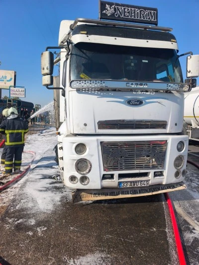 Mardin'de trafik kazasında tırın alev alması güvenlik kamerasında