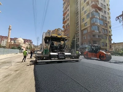 Mardin'de yol yapım ve asfalt çalışmaları sürüyor