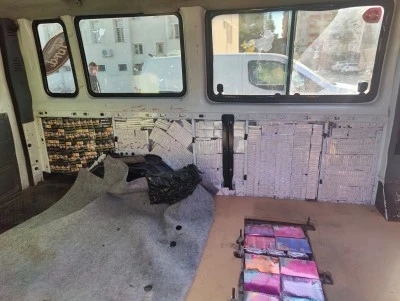 Mardin'de yolcu minibüsünde 16 bin paket kaçak sigara ile 1500 elektronik sigara ele geçirildi