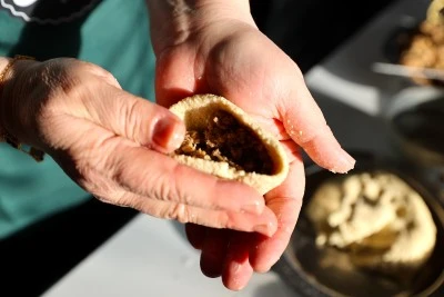 Mardin'in &quot;Dilek ablası&quot; halı kursları ve restoranla hemcinslerine istihdam sağladı