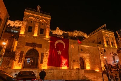 Mardin’in tarihi yapıları turistlerin uğrak noktası oluyor