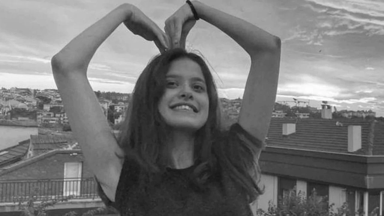Melek Ege &Ouml;zen neden &ouml;ld&uuml;, kimdir, ka&ccedil; yaşındaydı, nereliydi? "Laik Atak" videosuyla tanınan Melek Ege &Ouml;zen'in hayatı ve &ouml;l&uuml;m nedeni