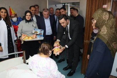 Midyat Devlet Hastanesi'nde &quot;Gülümse Midyat, Umut Çocuklarda&quot; projesi hayata geçirildi