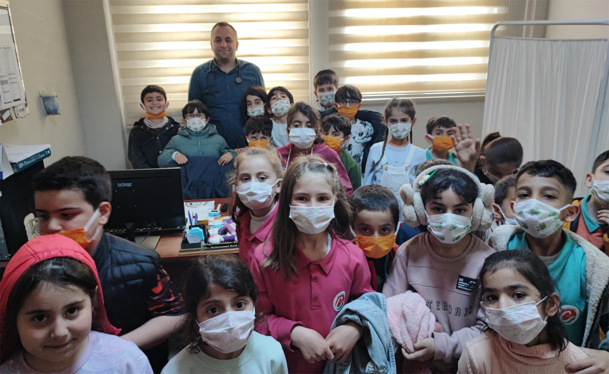 Minik Öğrencilerden Kurtalan Devlet Hastanesi’ne Sürpriz Ziyaret!