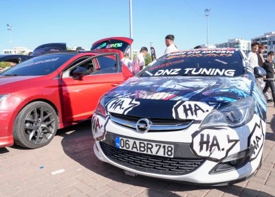 Modifiye araç tutkunları Diyarbakır'da düzenlenen festivalde bir araya geldi