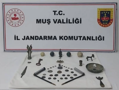 Muş'ta düzenlenen operasyonda 25 sikke ve 18 obje ele geçirildi