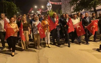 Muş'un Malazgirt ilçesinde Türk bayrağı ve meşalelerle fener alayı düzenlendi