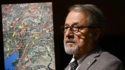 Naci G&ouml;r&uuml;r'den Gaziantep depremi sonrası dikkat &ccedil;eken uyarı: "Levha i&ccedil;leri par&ccedil;alanabilir"