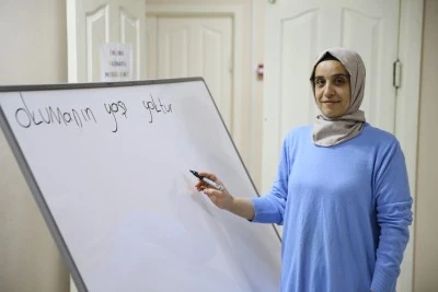 Okumanın Yaşı Yok: Siirtli Hanife'nin Azmi Engel Tanımadı
