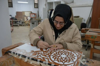 Ortaokul ve liseyi a&ccedil;ık &ouml;ğretimde okuyan kadın, kızından ilham alarak &uuml;niversiteli oldu