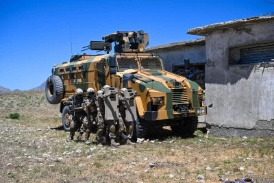 Özel harekat polisleri, zorlu tatbikat ve eğitimlerle göreve hazırlanıyor