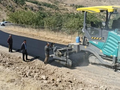 Pervari’de Meydan Tepe–Cemikari Yolu Asfaltlanıyor