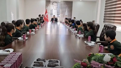 Pervari&rsquo;de Minik &Ouml;ğrencilerden Kaymakamlığa Ziyaret