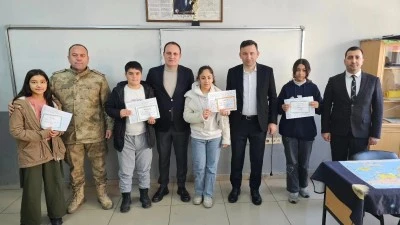 Pervari&rsquo;de &ouml;ğrenciler karne sevinci yaşadı