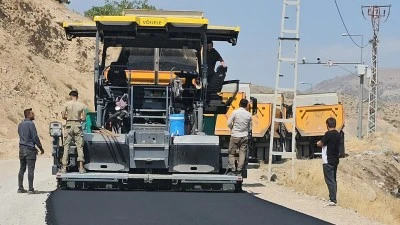 Pervari’de Yol Çalışmaları Hızla Devam Ediyor