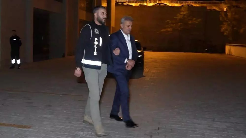 Rüşvet İddiasıyla Tutuklanan AK Partili Belediye Başkanı Görevden Uzaklaştırıldı
