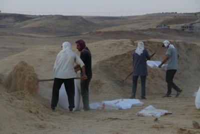 Saman işçileri sıcak hava ve toza karşı ekmek mücadelesi veriyor