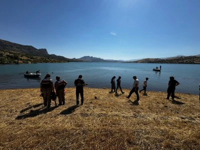 Şanlıurfa'da baraj g&ouml;l&uuml;ne giren 2 kız kardeş boğuldu