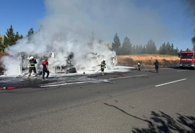 Şanlıurfa'da devrilen akaryakıt yüklü tankerde yangın çıktı