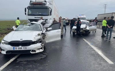 Şanlıurfa'da zincirleme trafik kazasında 2 kişi &ouml;ld&uuml;, 2 kişi yaralandı