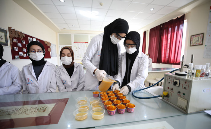 Şanlıurfa'da atık yağlar lise öğrencilerinin elinde sabuna dönüşüyor