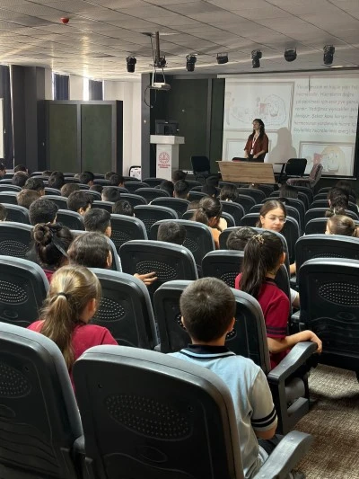 Şehit Polis Hayrettin Şişman Ortaokulu’nda Sağlıklı Yaşam Eğitimi
