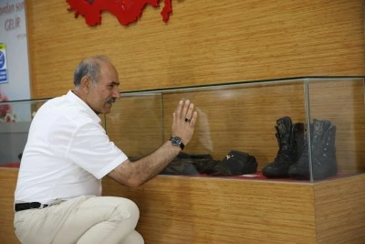 Şehit polis memuru Hamuryen'in fotoğrafları ve üniforması, adının verildiği okulda sergileniyor