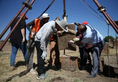 Selçuklu Meydan Mezarlığı'nda 22 yeni mezar kayıt altına alındı