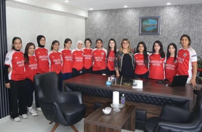 Şenspor Kadın Kriket Takımı&rsquo;ndan Eşbaşkan Aktin&rsquo;e Ziyaret