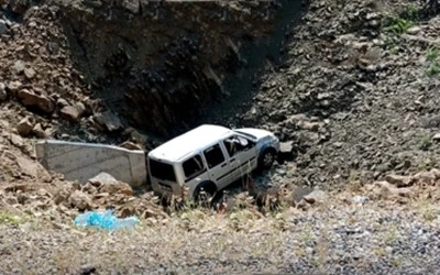Siir’te Otomobil Şarampole Yuvarlandı: 5 Baraj İşçisi Yaralandı