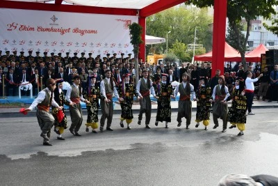 Siirt'te 29 Ekim Cumhuriyet Bayramı törenlerle kutlandı