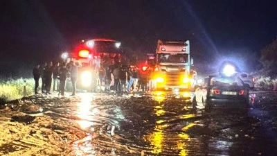 Siirt Baykan Karayolu Balçık Nedeniyle Trafiğe Kapandı