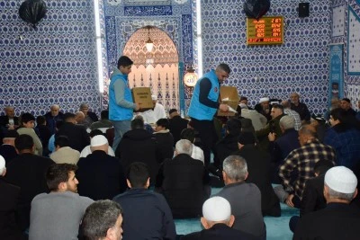 Siirt Belediyesi Kadir Gecesi&rsquo;nde Vatandaşlara Kandil İkramında Bulundu