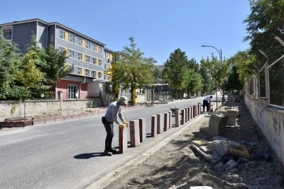 Siirt Belediyesi Kaldırım ve Parke &Ccedil;alışmalarına Hız Verdi