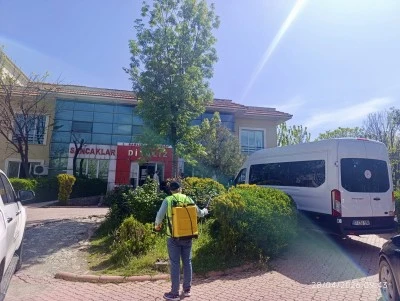 Siirt Belediyesi&rsquo;nden Kent Genelinde Temizlik ve İla&ccedil;lama &Ccedil;alışması