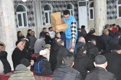 Siirt Belediyesi Regaip Kandili&rsquo;nde Camilerde Kandil Simidi Dağıttı