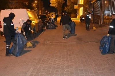 Siirt Belediyesi Şehrin Sokaklarını Gün Doğarken Temizledi